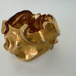 Beautiful gold metal vintage oversized chunky bracelet